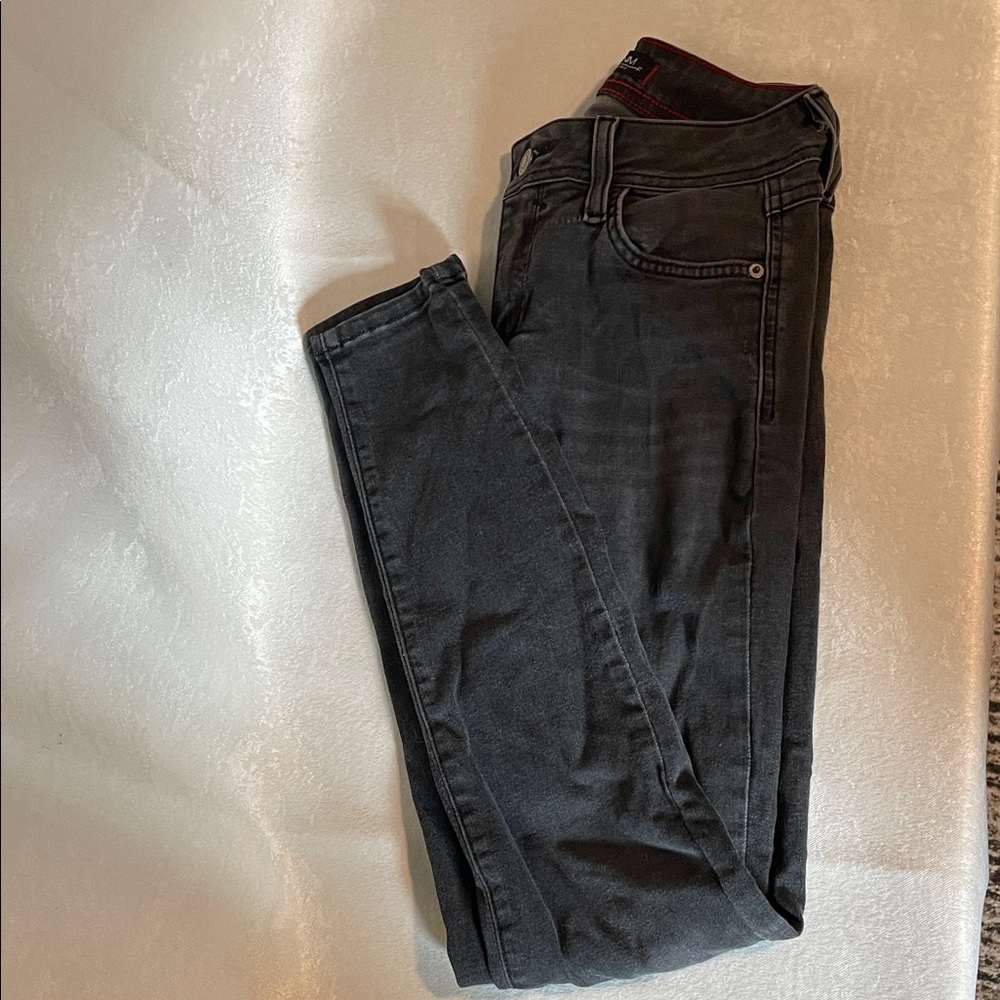 Sleek Black Women's Skinny Jeans